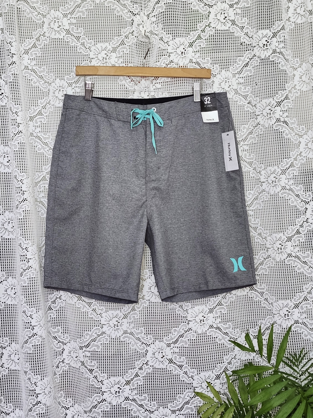 Hurley Men’s Gray Boardshorts with Teal Drawstring Size 32